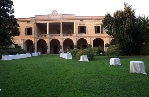 Faverzano Villa | A historic country home with a pool for groups of friends and families