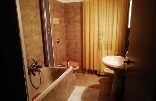 Azzano San Paolo Bed & Breakfast | Aeroporto room