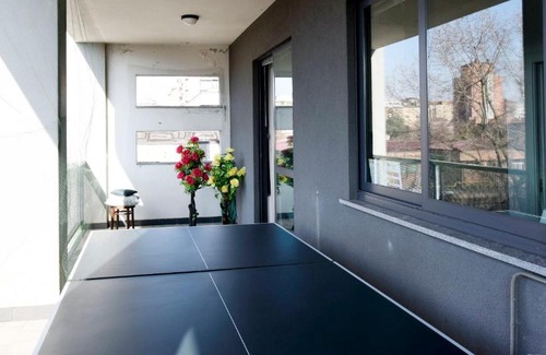 Giambellino Apartment | ALTIDO Victorian Apt for 2 with Balcony and free parking