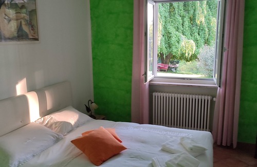 Rodero Bed & Breakfast | An oasis of peace surrounded by greenery, just a stone's throw from the lakes.