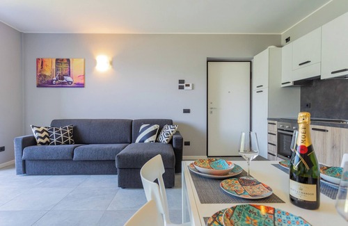 Calozzo Apartment | Anna's Lodge holiday flat with pool on Lake Como