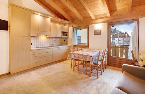Isolaccia Apartment | Apartment "Bucaneve" with Mountain View, Private Terrace and Wi-Fi