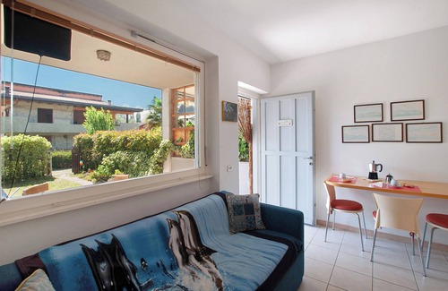 Rebuschini Apartment | Apartment 'Casa vacanze al Boschetto' with Terrace & Wi-Fi