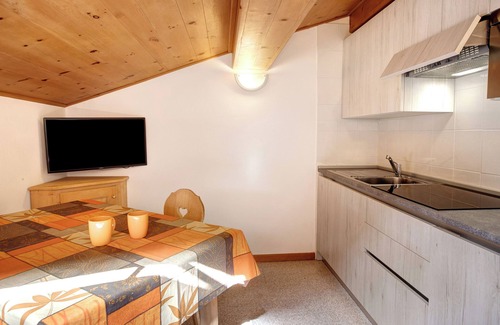 Livigno Apartment | Apartment 'Elisabetta n2' with Mountain View & Wi-Fi