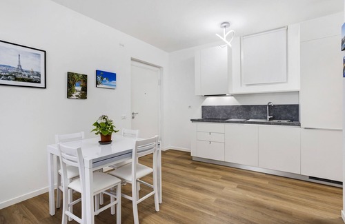 Nova Milanese Apartment | Apartment 'House Global International' with Wi-Fi and Air Conditioning