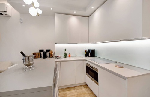 Manerba del Garda Apartment | Apartment 'La Romantica' with Shared Pool, Wi-Fi and Air Conditioning