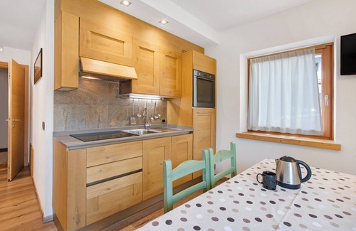 Santa Lucia Apartment | Apartment "La Casa di Armando Ermellini" with Mountain View, Garden & Wi-Fi