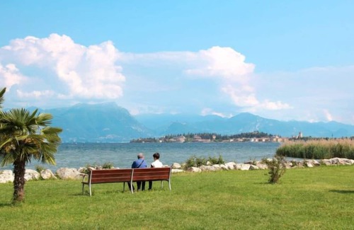 Colombare Apartment | Apartment Poggio al Lago in Sirmione - 5 persons, 1 bedrooms