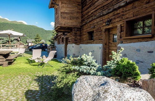 Livigno Apartment | Apartment "Quadrilocale Baita Kate" with Mountain View, Garden & Wi-Fi