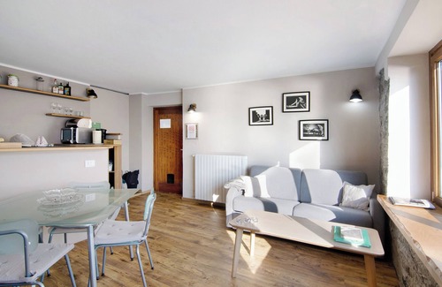 Moltrasio Apartment | Apartment "Renovated Barn of the year 1500" with Lake View & Wi-Fi
