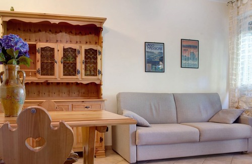 Sasso Moro Apartment | Apartment 'Residenza Sasso Moro' with Lake View, Shared Pool & Wi-Fi