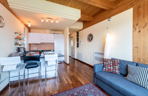 Salo Apartment | Apartment 'Rocchetta' with Lake View, Wi-Fi and Air Conditioning