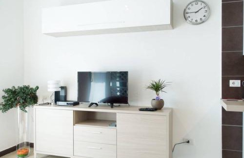 Sesto Calende Apartment | Apartment Victoria, cozy studio flat near Leonardo Academy
