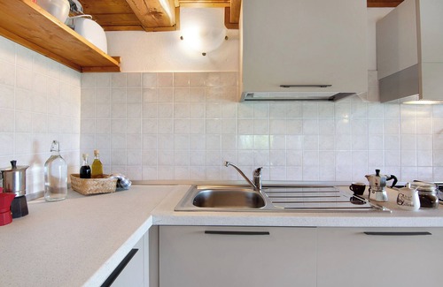 Segna Apartment | Apartment 'Villa Adele' with Lake View, Private Pool and Wi-Fi