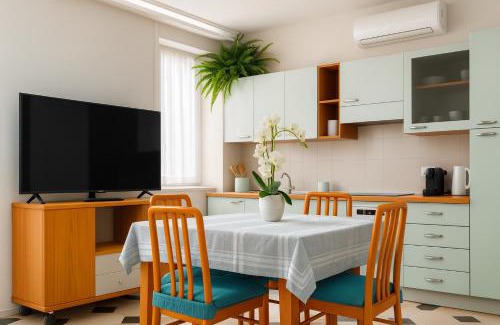 Paratico Apartment | AQUARAMA - private pool - Lakefront apartment end free parking