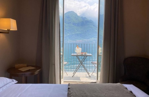 Vassena Hostel | ★ Balcony Lake Front Al Molo 5 ★