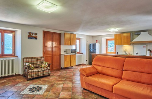 Calozzo Apartment | Beautiful apartment for 4 people with TV, balcony and pets allowed