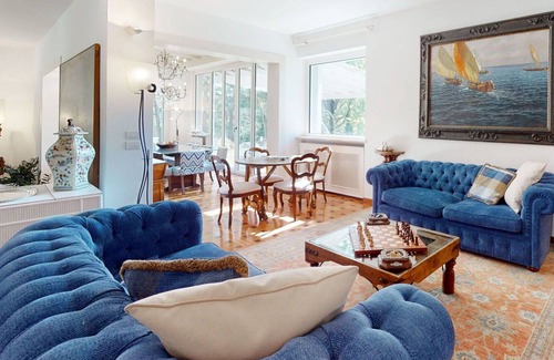 Veniano Villa | Beautiful private villa with WIFI, private pool, A/C, TV, patio, pets allowed and parking