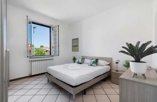 Azzano San Paolo Apartment | BGY Airport Home - 2min from BGY Airport, WiFi