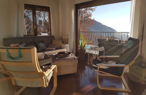 Roe Volciano Ski Chalet | Blue chalet - amazing lake view