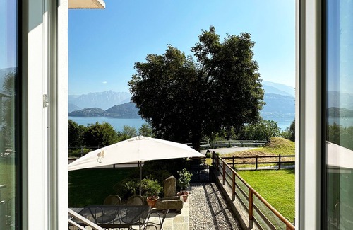 Vignola House | "Casa Azalea" - Lake Como view - garden and private parking - free WiFi