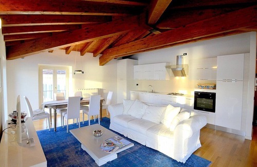 Salo House | Casa Nuvola: A bright and elegant apartment located on the lake promenade of Lake Garda.