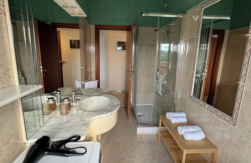 Gallaratese Apartment | Casa Sunshine Milan near San Siro Stadium and Rho Fiera