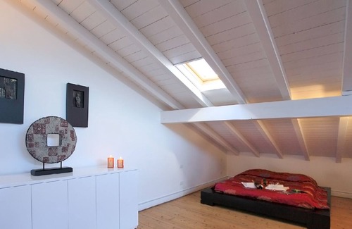 Riva Apartment | Casa Tulipano Panoramica, Faggeto Lario, Italy