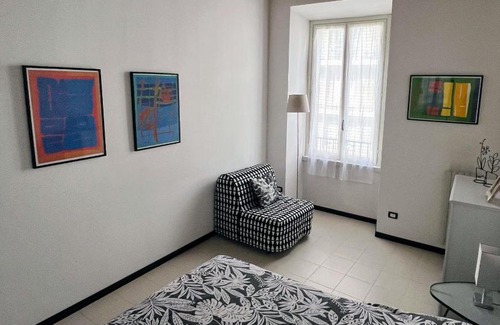 Porta Garibaldi Apartment | Charming apartment Parco - Arco della Pace - perfect for 5 people