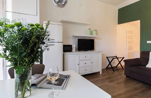 Porta Garibaldi Apartment | Cola Montano 8 - Studio Apartment, Sleeps 2