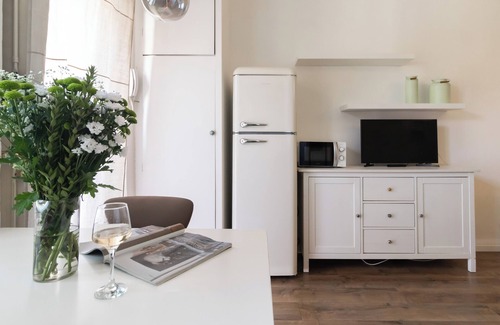 Porta Garibaldi Apartment | Cola Montano 8 - Studio Apartment, Sleeps 2
