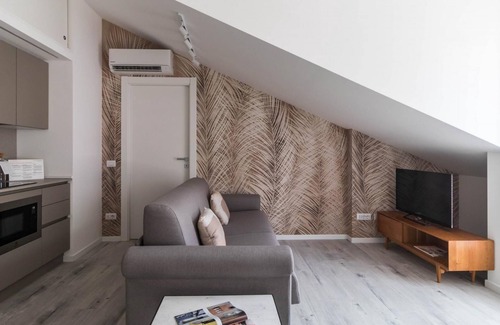 Guastalla Apartment | Commenda 35 B