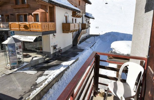 Livigno Apartment | Cosy apartment for 8 guests with WIFI, TV, balcony and parking