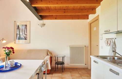 Dongo House | Cosy apartment in villa for 4 people with WIFI, A/C, TV, patio and pets allowed