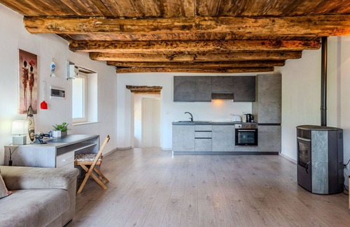 Dosso del Liro Apartment | Cosy apartment for 2 people with WIFI, TV, balcony and pets allowed