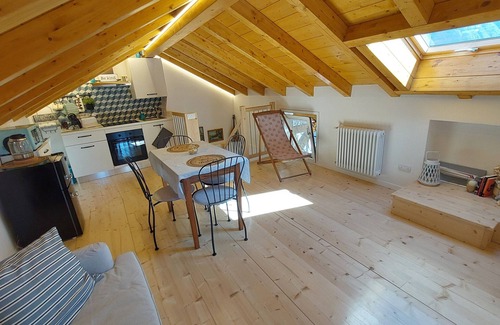 Azzano Apartment | Cosy retreat, historical village on Lake Como, close to lake/services with views