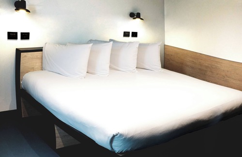 Quarto Oggiaro Hostel | CX Milan NoM