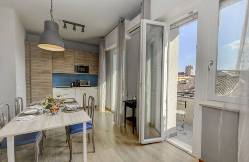 Desenzano del Garda Apartment | Desenzanoloft Smiling