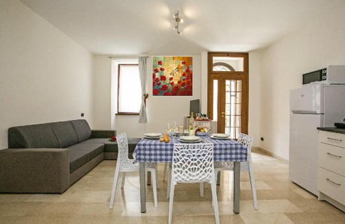 Desenzano del Garda Apartment | DesenzanoLoft "MOLTO BENE" di Giosue'Carducci