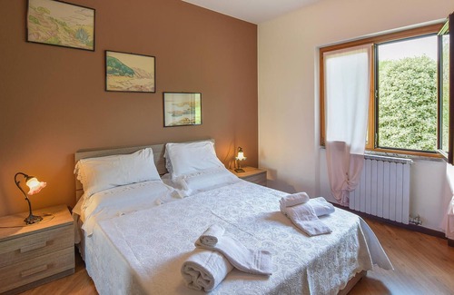 Solto Collina House | Detached vacation home with pool in the village of Solto Collina, in a hilly and sunny position betw