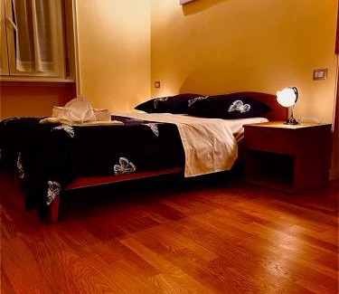 Carrobbio Apartment | Easy Room Italy Balcony
