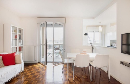 Zona Lancetti Apartment | Easylife - Accogliente dimora con balcone