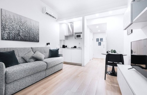 Porta Venezia Apartment | Easylife - Studio with terrace in Porta Venezia