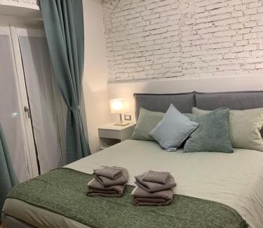 Lazzaretto Apartment | Elegant Suite in Milan Center