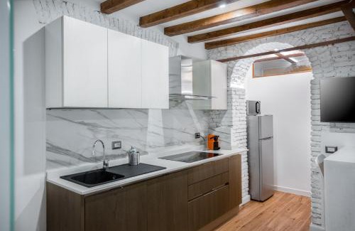 Lazzaretto Apartment | Elegant Suite in Milan Center