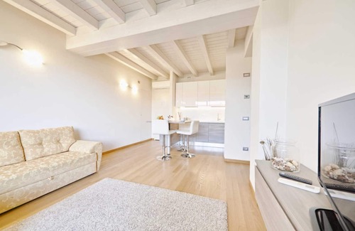 Rivoltella Apartment | Fantastic apartment in Residence with swimming pool for 4 people in Desenzano