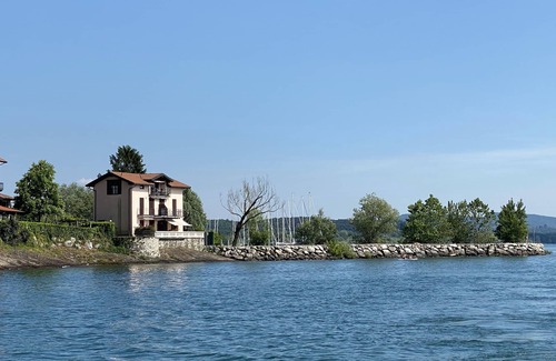 Sasso Moro Condo | Ferienwohnung am See mit Balkon