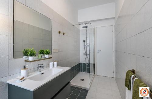 Milan Apartment | Fiore Milanese - San Siro, Fiera & City Life - RINNOVAMENTO FACCIATA PALAZZO IN CORSO