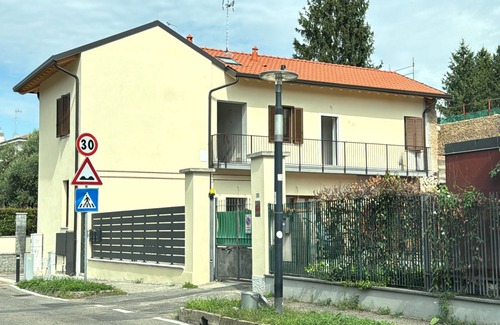 Garbagnate Milanese Apartment | Garda Court - App.to Limone studio apartment