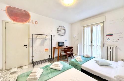 Casoretto Apartment | Golden Luxe - Graffiti House